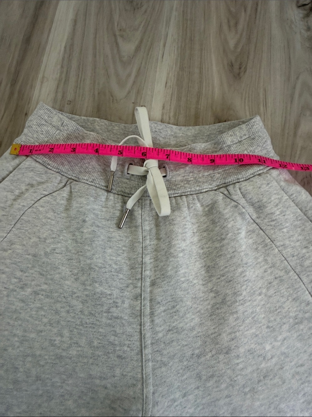 Lululemon Women’s Light Gray Joggers size 0
PERFECT CONDITION - Picture 6 of 14
